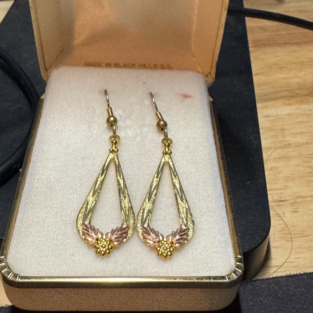 Elegant Black Hills Gold Drop Earrings